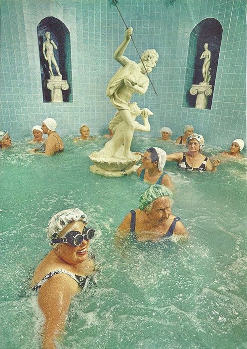 old-ladies-in-pool